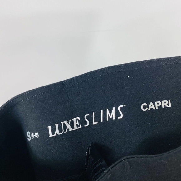 Peter Nygard Size Small 6 8 Luxe Slims Capri Pull On Leggings Solid Black - Picture 3 of 3